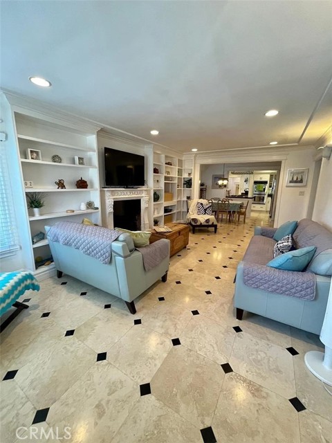 Detail Gallery Image 4 of 19 For 157 Claremont Ave, Long Beach,  CA 90803 - 2 Beds | 2 Baths