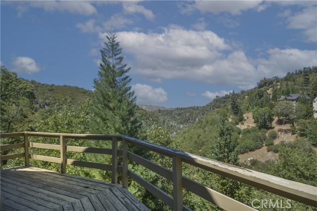 929 Trinity Drive, Lake Arrowhead CA: https://media.crmls.org/medias/9429453c-d6b7-4a80-b266-256d0278591c.jpg