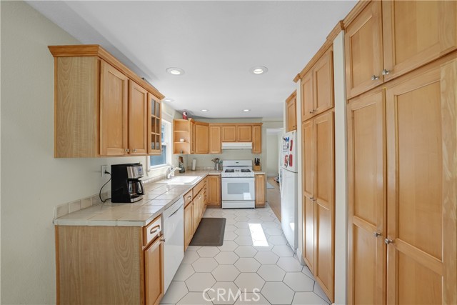 318 8th Street, Huntington Beach CA: https://media.crmls.org/medias/942a91d2-4bbc-4068-a2de-2fdea65bd852.jpg