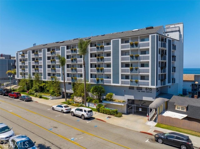 615 Esplanade, Redondo Beach CA: https://media.crmls.org/medias/942ab875-50c0-4446-a4fa-ae4b71c52f1d.jpg