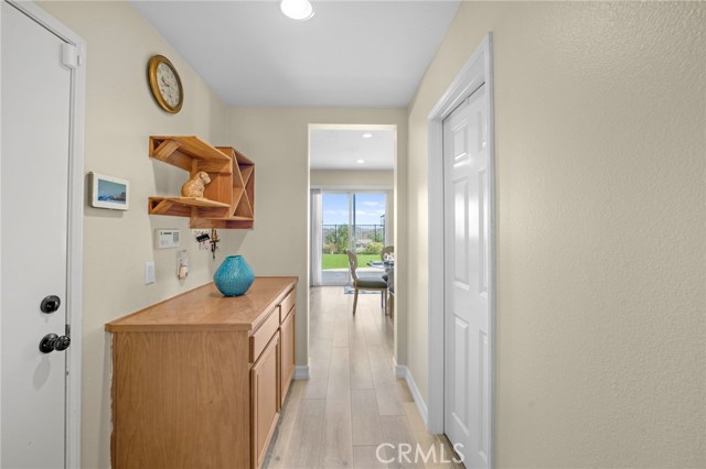 Detail Gallery Image 8 of 57 For 31920 Cedarhill, Lake Elsinore,  CA 92532 - 5 Beds | 3/1 Baths