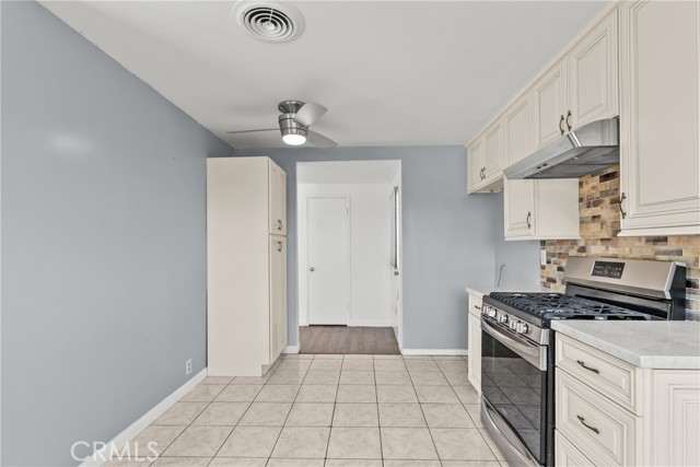 Detail Gallery Image 12 of 29 For 11625 Hunnewell, Sylmar,  CA 91342 - 3 Beds | 2 Baths