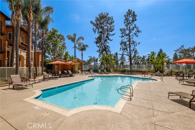 2960 Champion Way, Tustin CA: https://media.crmls.org/medias/942c7eea-4f4d-443a-82a9-88e83e056ed0.jpg