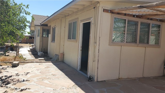 32676 Foothill Road, Lucerne Valley CA: https://media.crmls.org/medias/942d05a8-6fce-4298-aa74-6afedbb593b4.jpg
