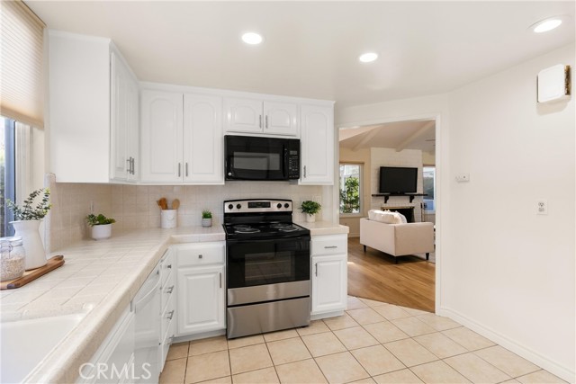 Detail Gallery Image 13 of 44 For 6811 Jardines Dr, Huntington Beach,  CA 92647 - 3 Beds | 2 Baths