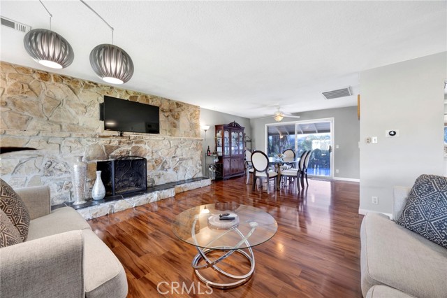 Detail Gallery Image 6 of 28 For 1706 E Retford, Covina,  CA 91724 - 3 Beds | 3 Baths