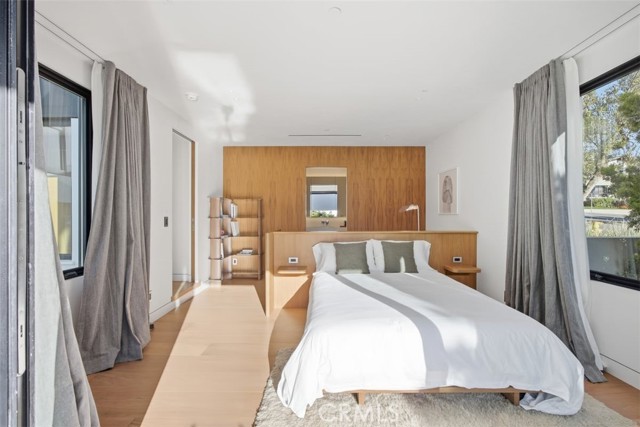101 N Poinsettia Avenue, Manhattan Beach CA: https://media.crmls.org/medias/942e376c-966d-4d79-adc6-b4bc58fd69de.jpg