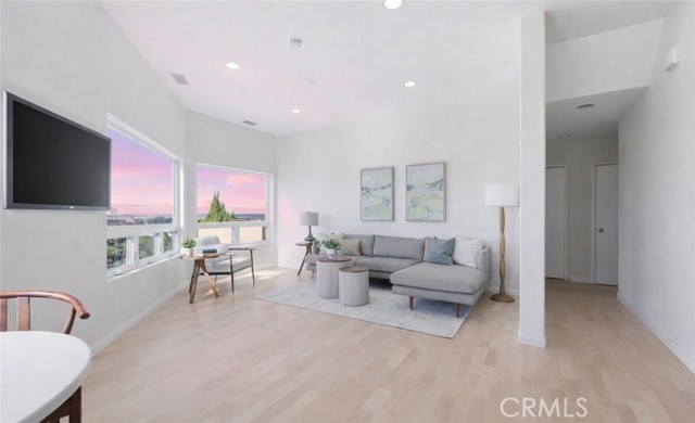 Detail Gallery Image 12 of 40 For 12317 Navy Street, Los Angeles,  CA 90066 - 3 Beds | 3 Baths