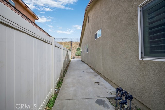 18019 Lapis Lane, San Bernardino CA: https://media.crmls.org/medias/942e70d2-b148-488d-8154-64a2a117299a.jpg