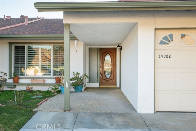 Detail Gallery Image 2 of 32 For 19322 Flowers Ct, Newhall,  CA 91321 - 2 Beds | 2 Baths