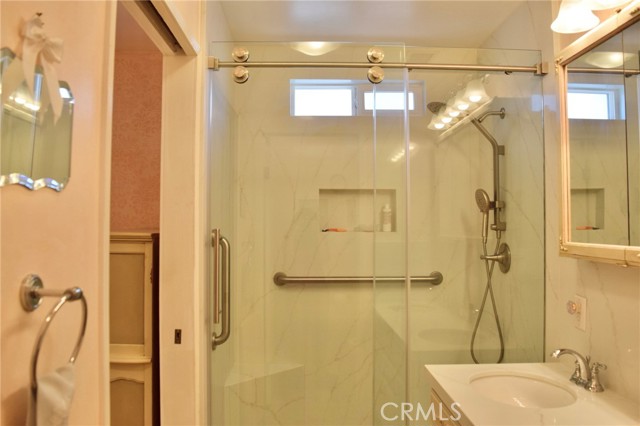 2024 N Kenwood Street, Burbank CA: https://media.crmls.org/medias/942e8605-777a-42ef-a86f-0ac5cb9ba830.jpg