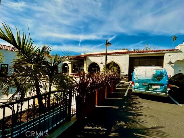 585 E Thompson Boulevard, Ventura CA: https://media.crmls.org/medias/942fa5d9-ae12-4759-8698-bd27852b20e0.jpg
