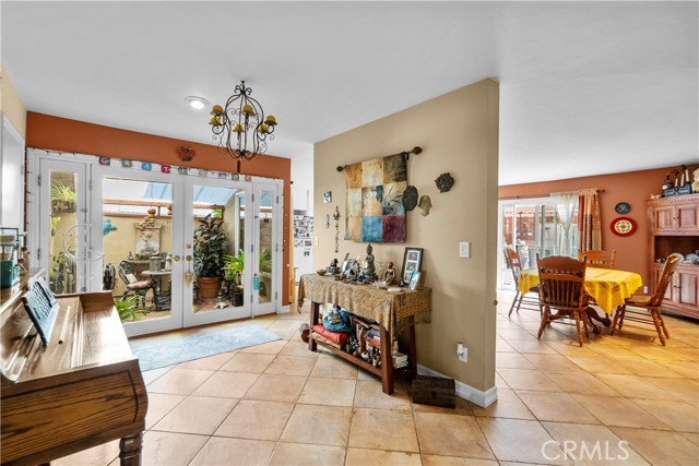 565 Martinique Place, Thousand Oaks CA: https://media.crmls.org/medias/9431b311-9c60-4af3-aed7-8630526405d2.jpg