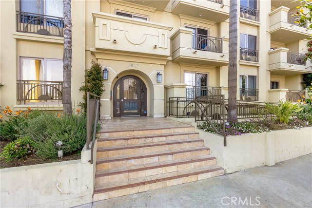 1417 S. Westgate, Los Angeles CA: https://media.crmls.org/medias/94329157-6cdf-48a4-82fb-5be13aa5272b.jpg
