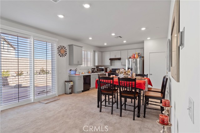 Detail Gallery Image 17 of 44 For 15056 Tawney Ridge Ln, Victorville,  CA 92394 - 4 Beds | 3 Baths