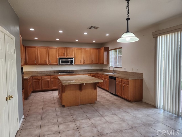 Detail Gallery Image 9 of 43 For 35978 Meriwether Way, Murrieta,  CA 92562 - 6 Beds | 3 Baths