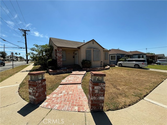 2002 112th Street, Los Angeles, California 90047, 4 Bedrooms Bedrooms, ,1 BathroomBathrooms,Single Family Residence,For Sale,112th,OC24171503