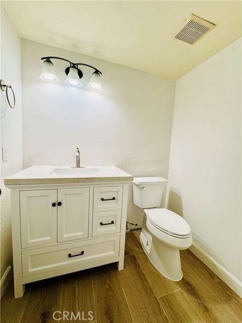 Detail Gallery Image 6 of 21 For 10 Coldbrook, Irvine,  CA 92604 - 4 Beds | 2/1 Baths