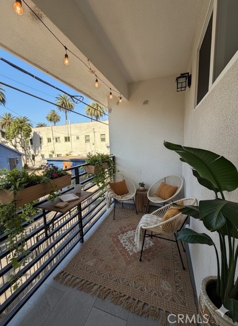 Detail Gallery Image 17 of 32 For 1130 Browning, Los Angeles,  CA 90037 - 3 Beds | 3/1 Baths