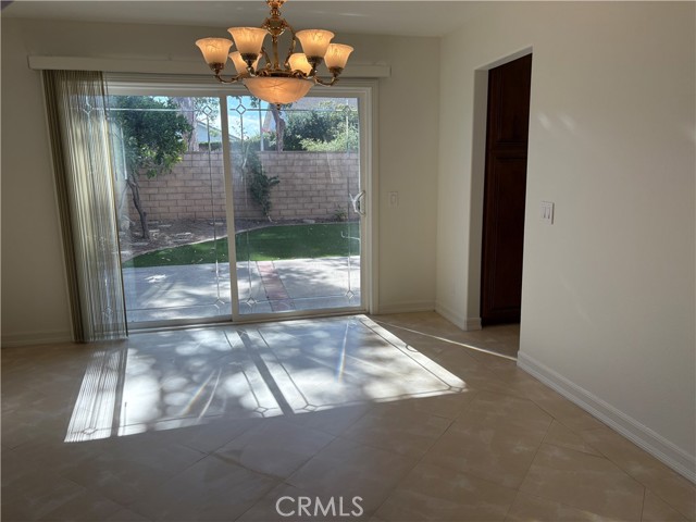 12 Longstreet, Irvine CA: https://media.crmls.org/medias/94355220-d67e-4514-91c5-abaa2461b351.jpg