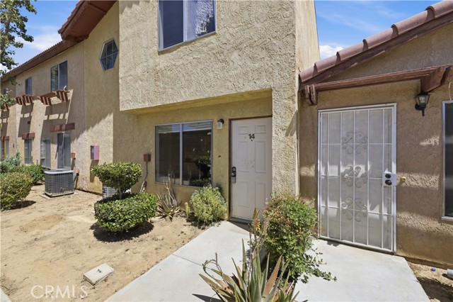 1700 E Avenue Q14, Palmdale CA: https://media.crmls.org/medias/9435cea5-78ad-46e7-a26d-920c80146873.jpg
