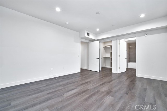 900 S Kenmore Avenue, Los Angeles CA: https://media.crmls.org/medias/94371ab5-98a1-42b1-be0f-e5fb7700f2fb.jpg
