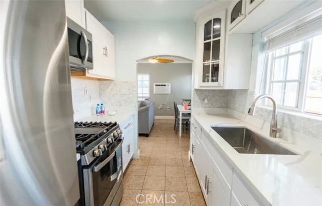 Detail Gallery Image 2 of 16 For 1390 Gundry Ave, Long Beach,  CA 90813 - 1 Beds | 1 Baths