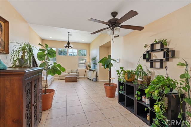 Detail Gallery Image 7 of 17 For 1535 W Persimmon, Rialto,  CA 92377 - 5 Beds | 3 Baths