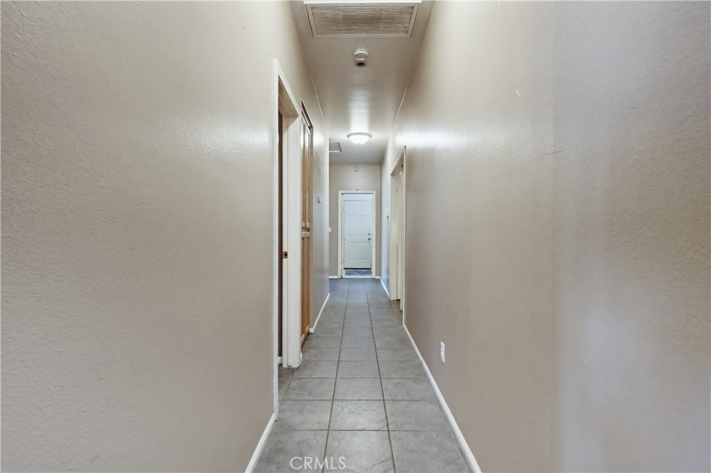 https://media.crmls.org/medias/9438d40a-843c-4732-a69e-dfd1a64a3298.jpg?preset=X-Large