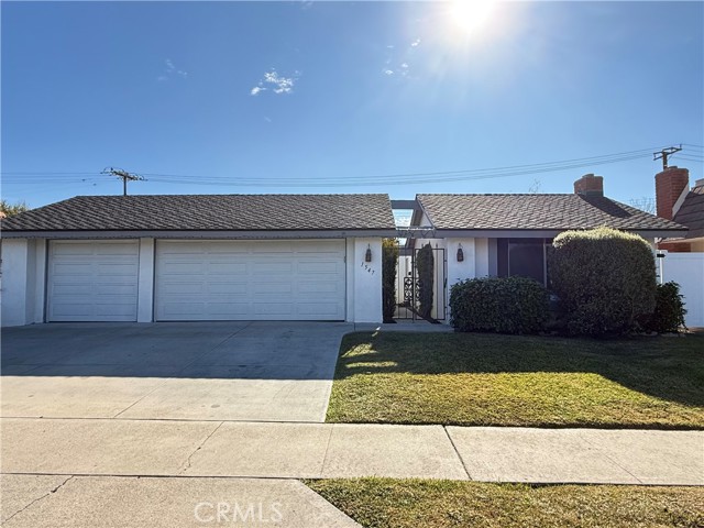 Detail Gallery Image 2 of 13 For 1547 Wintergreen Pl a,  Costa Mesa,  CA 92626 - 3 Beds | 2 Baths