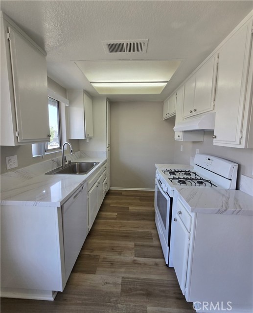 160 Wiseman Way, Upland CA: https://media.crmls.org/medias/9439258a-39b8-42fc-8921-ca6c8c8c5a79.jpg
