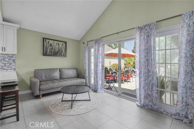 339 W Dawson Court, Glendora CA: https://media.crmls.org/medias/9439fc2f-d8f2-4a33-9ac2-e3406e59ac21.jpg