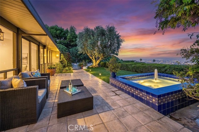 Detail Gallery Image 4 of 38 For 2960 Crownview Dr, Rancho Palos Verdes,  CA 90275 - 4 Beds | 3 Baths