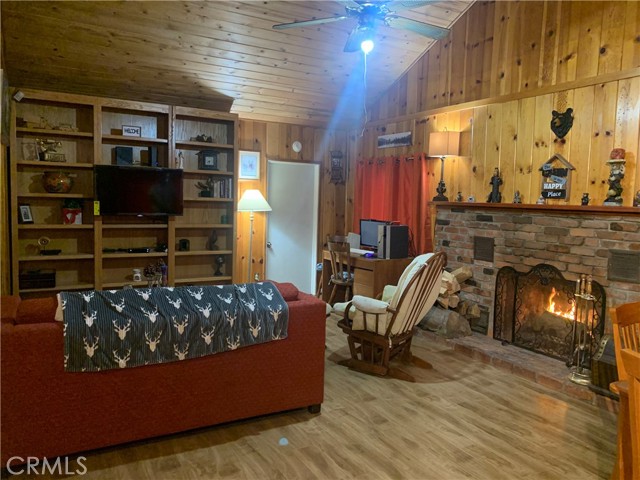 Detail Gallery Image 6 of 15 For 304 Highland, Sugarloaf,  CA 92386 - 2 Beds | 1 Baths