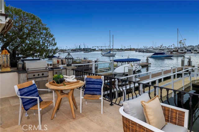 Detail Gallery Image 4 of 54 For 339 via Lido Soud, Newport Beach,  CA 92663 - 4 Beds | 4 Baths