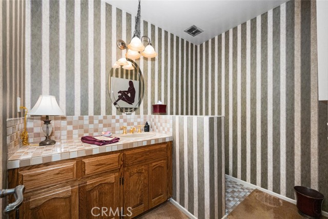 Detail Gallery Image 28 of 55 For 10253 Hopeland, Downey,  CA 90241 - 3 Beds | 2/1 Baths