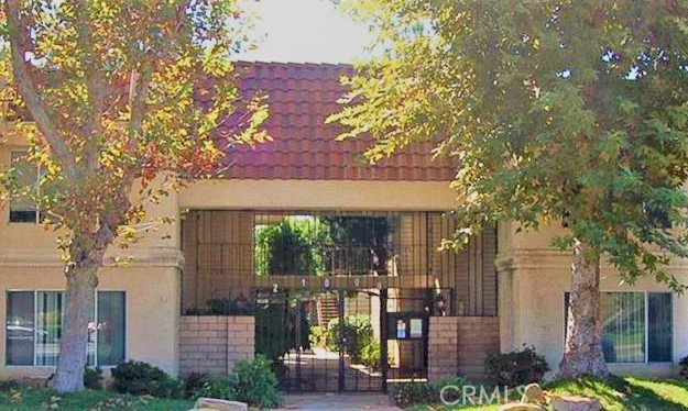 21000 Parthenia Street 2, Canoga Park, CA 91304