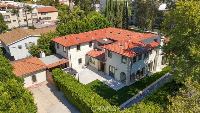 11159 La Maida Street, North Hollywood CA: https://media.crmls.org/medias/943c058d-d609-4fe2-92f8-0e44a06d5c63.jpg