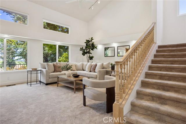 993 Las Palmas Way, San Luis Obispo CA: https://media.crmls.org/medias/943c0db8-9651-46ee-9a39-4a087037a9bc.jpg
