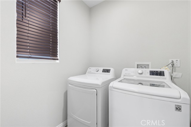 Detail Gallery Image 8 of 34 For 1450 W 11th St, Pomona,  CA 91766 - 4 Beds | 2/1 Baths