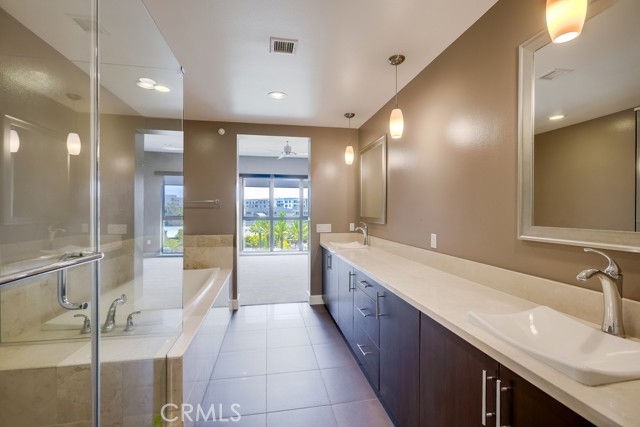 Detail Gallery Image 33 of 75 For 402 Rockefeller #410,  Irvine,  CA 92612 - 2 Beds | 2/1 Baths