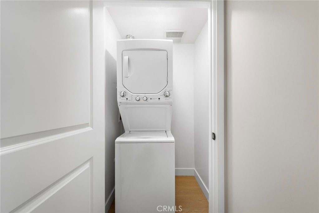 https://media.crmls.org/medias/943c9d28-ad57-47ad-b584-7fd47c152842.jpg?preset=X-Large