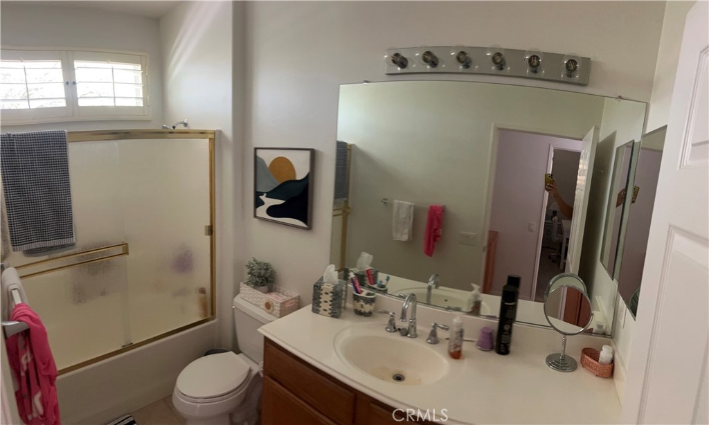 https://media.crmls.org/medias/943d4863-199d-41b5-91d3-06eedb2d71bc.jpg?preset=X-Large