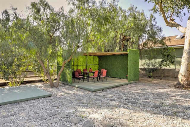 Detail Gallery Image 13 of 75 For 10555 Art St, Shadow Hills,  CA 91040 - 2 Beds | 3 Baths