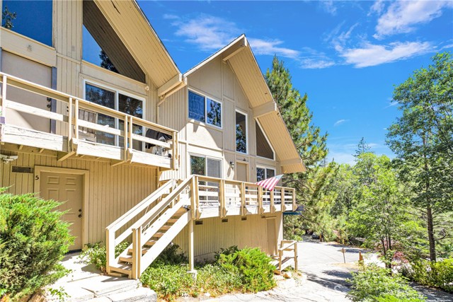 Detail Gallery Image 3 of 33 For 932 Lucerne Ln #6,  Lake Arrowhead,  CA 92352 - 3 Beds | 2 Baths