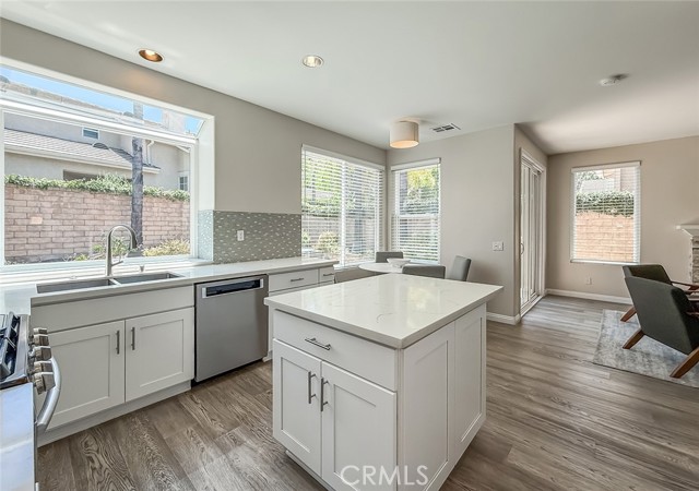 462 Cremona Way, Oak Park CA: https://media.crmls.org/medias/943f3741-a5fa-447a-b2e0-944bb7915239.jpg