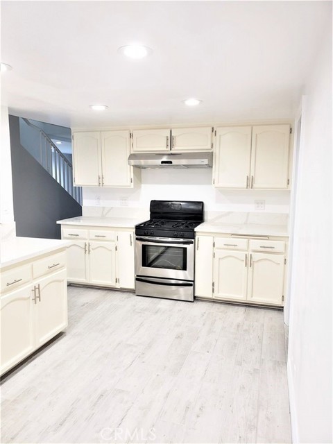 2506 e 6TH Street, Long Beach CA: https://media.crmls.org/medias/943fb289-cc84-49f0-8956-efd96e4c6f0f.jpg