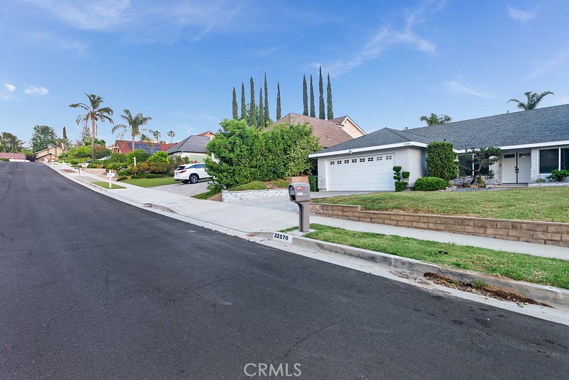 https://media.crmls.org/medias/943fb2f9-44b2-43a0-a2f6-3f60b15a7dc1.jpg?preset=X-Large