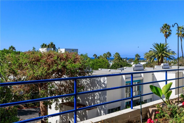 Detail Gallery Image 4 of 38 For 510 the Village #103,  Redondo Beach,  CA 90277 - 2 Beds | 2 Baths