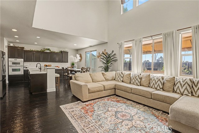 Detail Gallery Image 11 of 54 For 2001 Sola Ct, Atwater,  CA 95301 - 5 Beds | 3/1 Baths